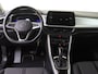 Volkswagen T-Roc 1.5 TSI Life | Parkeerassistent | Stoelverwarming | CarPlay | Elektrisch inklapbare buitenspiegels | Parkeersensoren | Adaptieve cruise control | Climate control |