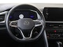 Volkswagen T-Roc 1.5 TSI Life | Parkeerassistent | Stoelverwarming | CarPlay | Elektrisch inklapbare buitenspiegels | Parkeersensoren | Adaptieve cruise control | Climate control |