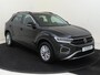 Volkswagen T-Roc 1.5 TSI Life | Parkeerassistent | Stoelverwarming | CarPlay | Elektrisch inklapbare buitenspiegels | Parkeersensoren | Adaptieve cruise control | Climate control |
