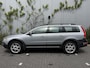 Volvo XC70 2.0 T5 FWD Nordic+ | Trekhaak | Schuifdak | Bi-Xenon | BLIS | Cruise Control Adaptief | Navigatie | Elektrische Achterklep | Keyless Entry | Alarm | Lichtmetalen Velgen 18 inch | Parkeerverwarming