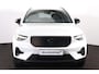 Volvo XC40 B3 Plus Black Edition - IntelliSafe Assist & Surround - 360º Camera - Harman Kardon audio - Adaptieve LED koplampen - Verwarmde voorstoelen & stuur - Parkeersensoren voor & achter - Elektr. bedienb. voorstoelen met geheugen links - Draadloze tel. lader - Standkachel - Extra getint glas - 20' LMV