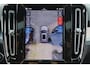 Volvo XC40 B3 Plus Black Edition - IntelliSafe Assist & Surround - 360º Camera - Harman Kardon audio - Adaptieve LED koplampen - Verwarmde voorstoelen & stuur - Parkeersensoren voor & achter - Elektr. bedienb. voorstoelen met geheugen links - Draadloze tel. lader - Standkachel - Extra getint glas - 20' LMV