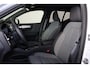 Volvo XC40 B3 Plus Black Edition - IntelliSafe Assist & Surround - 360º Camera - Harman Kardon audio - Adaptieve LED koplampen - Verwarmde voorstoelen & stuur - Parkeersensoren voor & achter - Elektr. bedienb. voorstoelen met geheugen links - Draadloze tel. lader - Standkachel - Extra getint glas - 20' LMV