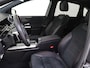 Mercedes-Benz B-klasse 200 AMG Line Panoramadak / Keyless / Nightpakket / Parkeercamera / Elektr. Trekhaak / Sfeerverlichting / Stoelverwarming