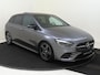 Mercedes-Benz B-klasse 200 AMG Line Panoramadak / Keyless / Nightpakket / Parkeercamera / Elektr. Trekhaak / Sfeerverlichting / Stoelverwarming