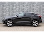 Volvo C40 Recharge Plus 69 kWh | Warmtepomp | Panoramadak | Achteruitrijcamera | Parkeersensoren | Keyless Entry | Elektrische Achterklep | Cruise Control Adaptief | BLIS | Navigatie | Apple Carplay | Android AutoDetectie | Stoel-/Stuurverwarming | Warmtepomp | Apple Carplay/Android Auto |