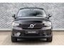 Volvo C40 Recharge Plus 69 kWh | Warmtepomp | Panoramadak | Achteruitrijcamera | Parkeersensoren | Keyless Entry | Elektrische Achterklep | Cruise Control Adaptief | BLIS | Navigatie | Apple Carplay | Android AutoDetectie | Stoel-/Stuurverwarming | Warmtepomp | Apple Carplay/Android Auto |