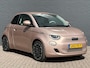 Fiat 500 3+1 La Prima 42 kWh | Adaptive Cruise Control | Keyless | Lederen Bekleding | CarPlay | Stoelverwarming | Camera Achter | Sensoren Voor + Achter |