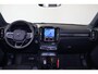 Volvo EX40 Extended Range Ultra 82 kWh - Panorama/schuifdak - IntelliSafe Assist & Surround - 360º Camera - Harman/Kardon audio - Verwarmde voorstoelen & stuur - Parkeersensoren voor & achter - Elektr. bedienb. voorstoelen met geheugen links - Draadloze tel. lader - Warmtepomp - Extra getint glas - 19' LMV