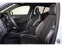 Volvo EX40 Extended Range Ultra 82 kWh - Panorama/schuifdak - IntelliSafe Assist & Surround - 360º Camera - Harman/Kardon audio - Verwarmde voorstoelen & stuur - Parkeersensoren voor & achter - Elektr. bedienb. voorstoelen met geheugen links - Draadloze tel. lader - Warmtepomp - Extra getint glas - 19' LMV