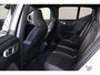 Volvo EX40 Extended Range Ultra 82 kWh - Panorama/schuifdak - IntelliSafe Assist & Surround - 360º Camera - Harman/Kardon audio - Verwarmde voorstoelen & stuur - Parkeersensoren voor & achter - Elektr. bedienb. voorstoelen met geheugen links - Draadloze tel. lader - Warmtepomp - Extra getint glas - 19' LMV