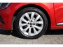 Renault Clio 1.0 TCe Intens 360 graden camera/Stoelverwarming/Lane assist/Cruise control/Apple carplay/Dodehoek detectie/Parkeersensoren/Licht metaal