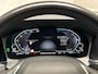 BMW 3-Serie 320e High Executive 204Pk Automaat (PANORAMADAK, HEAD-UP DISPLAY, MEMORY SEATS, LASER KOPLAMPEN, LEDER, STUUR/STOELVERWARMING, 360 CAMERA, APPLE CARPLAY, SFEERVERLICHTING, GETINT GLAS, NIEUWSTAAT)