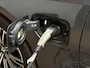 BMW 3-Serie 320e High Executive 204Pk Automaat (PANORAMADAK, HEAD-UP DISPLAY, MEMORY SEATS, LASER KOPLAMPEN, LEDER, STUUR/STOELVERWARMING, 360 CAMERA, APPLE CARPLAY, SFEERVERLICHTING, GETINT GLAS, NIEUWSTAAT)