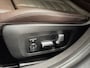 BMW 3-Serie 320e High Executive 204Pk Automaat (PANORAMADAK, HEAD-UP DISPLAY, MEMORY SEATS, LASER KOPLAMPEN, LEDER, STUUR/STOELVERWARMING, 360 CAMERA, APPLE CARPLAY, SFEERVERLICHTING, GETINT GLAS, NIEUWSTAAT)