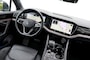Volkswagen Touareg 3.0 TSI eHybrid PHEV 4 Motion - 381 pk **Pano / Trekhaak / IQ Light