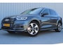 Audi Q5 55 TFSI e quattro Competition | Incl. 12 maanden garantie | Memory seat | Parkeercamera | Parkeersensoren | Stoelverwarming voor & achter | Bluetooth | Navigatie | Adaptieve Cruise control | Afneembare Trekhaak | Bang & Olufsen |