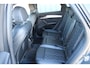 Audi Q5 55 TFSI e quattro Competition | Incl. 12 maanden garantie | Memory seat | Parkeercamera | Parkeersensoren | Stoelverwarming voor & achter | Bluetooth | Navigatie | Adaptieve Cruise control | Afneembare Trekhaak | Bang & Olufsen |