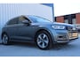 Audi Q5 55 TFSI e quattro Competition | Incl. 12 maanden garantie | Memory seat | Parkeercamera | Parkeersensoren | Stoelverwarming voor & achter | Bluetooth | Navigatie | Adaptieve Cruise control | Afneembare Trekhaak | Bang & Olufsen |