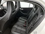 Mercedes-Benz GLA 180 Business Solution AMG (PANORAMADAK, STOELVERWARMING, CAMERA, NAVIGATIE, PDC)