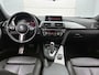 BMW 3-Serie Touring 318i M Sport Corporate Lease Automaat (GROOT-NAVIGATIE, TREKHAAK, STOELVERWARMING, LED, GOED ONDERHOUDEN)