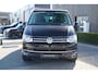 Volkswagen Multivan Kombi 2.0 TDI L1H1 | CMC hefdak | LED | Trekhaak | ACC | Apple CarPlay | Elektrische stoelen | Elektrische schuifdeuren | Parkeercamera | Parkeersensoren | Lederen interieur | 6-zitplaatsen | Elektrische kofferklep | Highline |