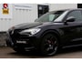 Alfa Romeo Stelvio 2.0T 280PK AWD Veloce*Perfect Alfa Onderh.*Black pack/ACC met stuurhulp/H&K/Memorie/Camera/Leder/Stoelverw./Stuurverw./Dodehoek/DAB/LED/Elek. Klep/Parkeersens.V+A/21 inch LM*