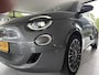 Fiat 500 La Prima by bocelli 42 kWh full option Achteruitrijcamera - Airco - Apple carplay - Navigatie - Parkeersensoren - Panorama dak - Stoelverwarming - Cruise control - Dodehoek detector - Elektrische ramen - Led verlichting - Bluetoot - Keyless start - Stuur leder - Stuur multifunctioneel - Licht metalen velgen 17 inch