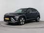 Hyundai Kona 1.6 GDI HEV PREMIUM SKY | NAVI | OPEN DAK | LEDER | 360 CAMERA | CLIMA | CRUISE ADAPT. | STOEL- & STUURVERWARMING + COOLING | APPLE CAR PLAY & ANDROID AUTO | 18'' LM VELGEN | FABRIEKSGARANTIE GELDIG T/M 2-2030! |