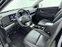 Hyundai Kona 1.6 GDI HEV PREMIUM SKY | NAVI | OPEN DAK | LEDER | 360 CAMERA | CLIMA | CRUISE ADAPT. | STOEL- & STUURVERWARMING + COOLING | APPLE CAR PLAY & ANDROID AUTO | 18'' LM VELGEN | FABRIEKSGARANTIE GELDIG T/M 2-2030! |
