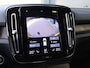Volvo XC40 1.5 T4 211 pk Plug-in hybrid Ultimate Dark | Trekhaak | Camera | ACC | Harman Kardon | Bestuurdersstoel met Geheugen | Carplay | Elektrische Klep | Stoel + Stuurverwarming |