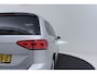 Volkswagen Touran 1.8 TSI Highline Business R-Line 7p | Trekhaak | Panoramadak | 180 PK | Dealer Ond. | CarPlay | Stoelverwarming