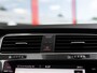 Volkswagen Golf 1.0 TSI Highline Business R | R-Line | Navigatie | Stoelverwarming | Climate Control | Adaptieve Cruise Control | ErgoActive Comfort Stoelen | Massage | Parkeersensoren | R-Line | Privacy Glas | 17'' Lichtmetalen Velgen |