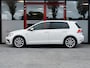 Volkswagen Golf 1.0 TSI Highline Business R | Navigatie | Stoelverwarming | Climate Control | Adaptieve Cruise Control | ErgoActive Comfort Stoelen | Massage | Parkeersensoren | R-Line | Privacy Glas | 17'' Lichtmetalen Velgen |