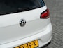 Volkswagen Golf 1.0 TSI Highline Business R | R-Line | Navigatie | Stoelverwarming | Climate Control | Adaptieve Cruise Control | ErgoActive Comfort Stoelen | Massage | Parkeersensoren | R-Line | Privacy Glas | 17'' Lichtmetalen Velgen |