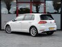Volkswagen Golf 1.0 TSI Highline Business R | R-Line | Navigatie | Stoelverwarming | Climate Control | Adaptieve Cruise Control | ErgoActive Comfort Stoelen | Massage | Parkeersensoren | R-Line | Privacy Glas | 17'' Lichtmetalen Velgen |