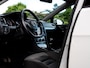 Volkswagen Golf 1.0 TSI Highline Business R | R-Line | Navigatie | Stoelverwarming | Climate Control | Adaptieve Cruise Control | ErgoActive Comfort Stoelen | Massage | Parkeersensoren | R-Line | Privacy Glas | 17'' Lichtmetalen Velgen |
