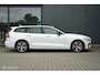 Volvo V60 2.0 T8 Recharge AWD R-Design | LED | Pilot Assist | ACC | Electrische stoelen | Memory | DAB+ | Carplay