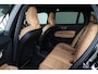 Volvo V60 T6 Plug-in hybrid AWD Plus Dark - Panorama/schuifdak - Nappaleder met ventilatie - Exterieur Styling Pakket - IntelliSafe Assist & Surround - 360º Camera - Head-up Display - Harman/Kardon audio - Elektrisch verstel. voorstoelen met geheugen - Verwarmbare voorstoelen voor achter & stuurwiel - 19' wielen