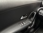 Mercedes-Benz A-klasse 160 Sport (APPLE CARPLAY, GROOT NAVI, CAMERA, LEDER, ZWART HEMEL, SPORTSTOELEN, CRUISE, LANE ASSIST, NIEUWSTAAT)