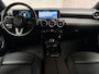 Mercedes-Benz A-klasse 160 Sport (APPLE CARPLAY, GROOT NAVI, CAMERA, LEDER, ZWART HEMEL, SPORTSTOELEN, CRUISE, LANE ASSIST, NIEUWSTAAT)