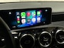 Mercedes-Benz A-klasse 160 Sport (APPLE CARPLAY, GROOT NAVI, CAMERA, LEDER, ZWART HEMEL, SPORTSTOELEN, CRUISE, LANE ASSIST, NIEUWSTAAT)
