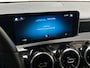 Mercedes-Benz A-klasse 160 Sport (APPLE CARPLAY, GROOT NAVI, CAMERA, LEDER, ZWART HEMEL, SPORTSTOELEN, CRUISE, LANE ASSIST, NIEUWSTAAT)
