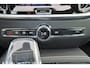 Volvo V60 T6 Recharge AWD Plus Dark - IntelliSafe Assist & Surround - 360º Camera - Harman/Kardon audio - Verwarmde voorstoelen, stuur & achterbank - Parkeersensoren voor & achter - Elektr. bedienb. voorstoelen met geheugen - Inklapbare trekhaak - 18' LMV