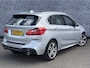 BMW 2-Serie Active Tourer 220i High Executive | M-Sport | Head-up Display | Achteruitrijcamera | Elektrisch Verstelbare Voorstoelen | Trekhaak | Lederen Bekleding | Navigatie | Elektrische Achterklep | Lichtmetalen Velgen 18 inch | Stoelverwarming
