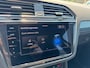 Volkswagen Tiguan 1.4 TSI eHybrid Active 245pk Trekhaak HUD Stoelverwarming Stuurverwarming Carplay
