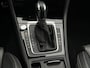 Volkswagen Golf 2.0 TSI AUTOMAAT R 4Motion, achteruitrijcamera, vele opties, keurig nette auto