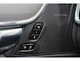 Volvo S90 T8 AWD Plus Dark - Luchtvering - Panorama/schuifdak - IntelliSafe Assist & Surround - 360º Camera - Harman/Kardon audio - Adaptieve LED koplampen - Verwarmde voorstoelen, stuur & achterbank - Parkeersensoren voor & achter - Elektr. bedienb. voorstoelen met geheugen - Extra getint glas - 20' LMV