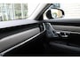 Volvo V90 2.0 T8 Plug-in hybrid AWD Ultra Dark |Luchtvering|360 graden camera | Blind spot | Verwarmbare voorstoelen en achterbank | Verwarmbaar stuurwiel | Geventileerde stoelen | Trekhaak | Android Auto/Apple CarPlay | Bowers & Wilkens Audio systeem | Elektrisch verstelbare stoelen met geheugen |