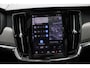 Volvo V90 2.0 T8 Plug-in hybrid AWD Ultra Dark |Luchtvering|360 graden camera | Blind spot | Verwarmbare voorstoelen en achterbank | Verwarmbaar stuurwiel | Geventileerde stoelen | Trekhaak | Android Auto/Apple CarPlay | Bowers & Wilkens Audio systeem | Elektrisch verstelbare stoelen met geheugen |
